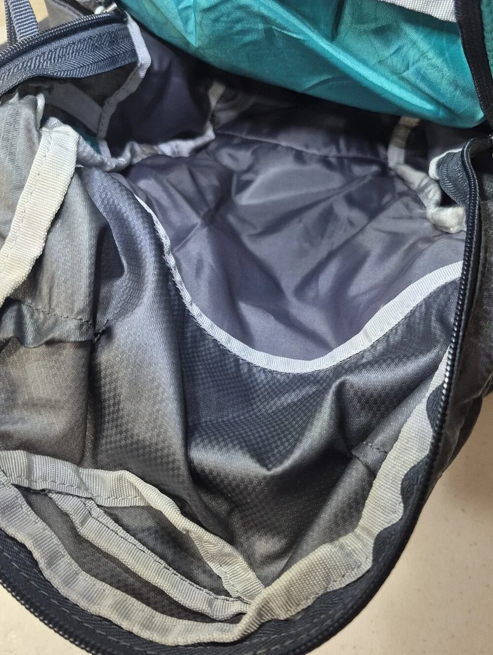 Gregory Maya 16 Backpack Women’s Gray Teal Hydration